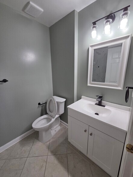 bath 2 - 11009 Kinship Ct