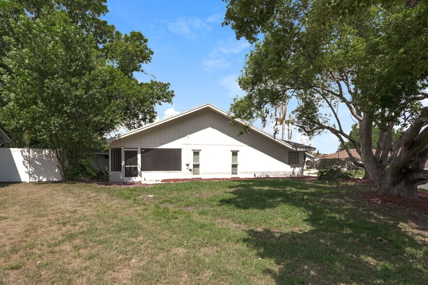 Building Photo - 7530 Gunstock Dr