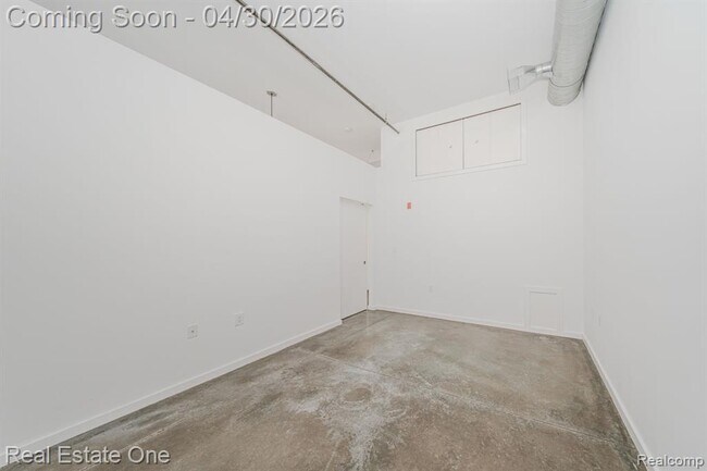 Building Photo - 211 E 9 Mile Rd