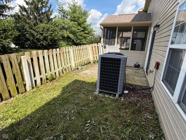 Building Photo - 2424 Boyer Ln