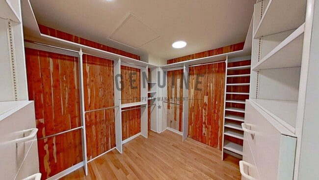 Building Photo - Beautiful Two-Level 5Bd 3.5Ba Home in Newport Beach