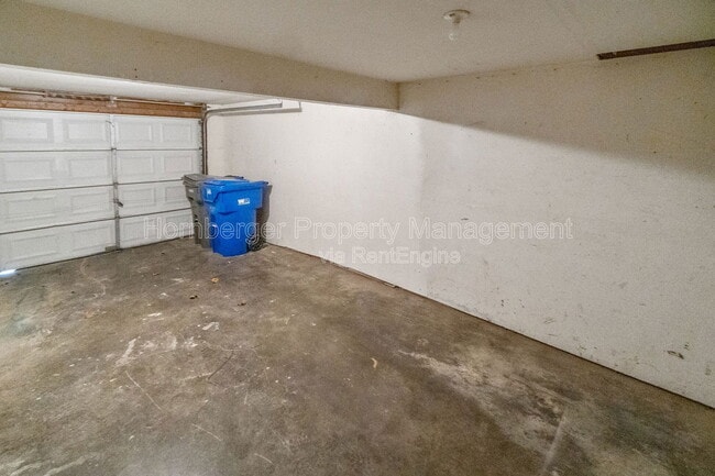 Building Photo - 10119 E Empire Ave