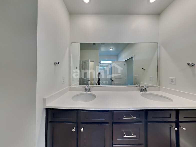 Building Photo - 5242 Blue Mountain Dr