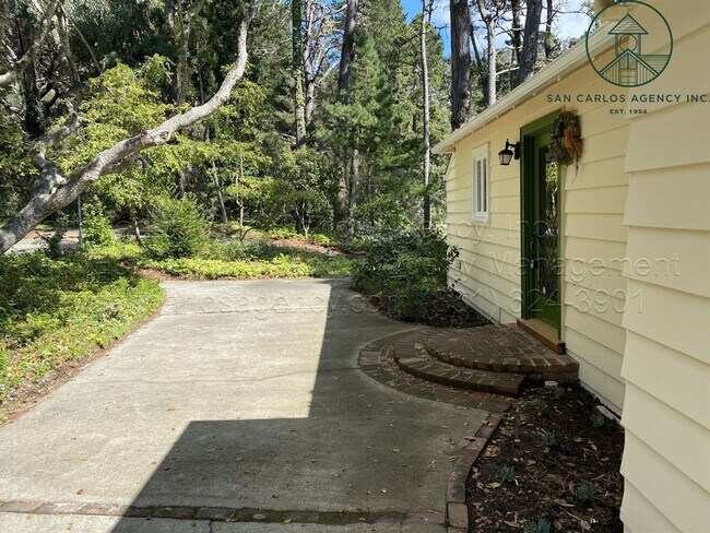 Building Photo - Private and Updated Three Bedroom Carmel H...