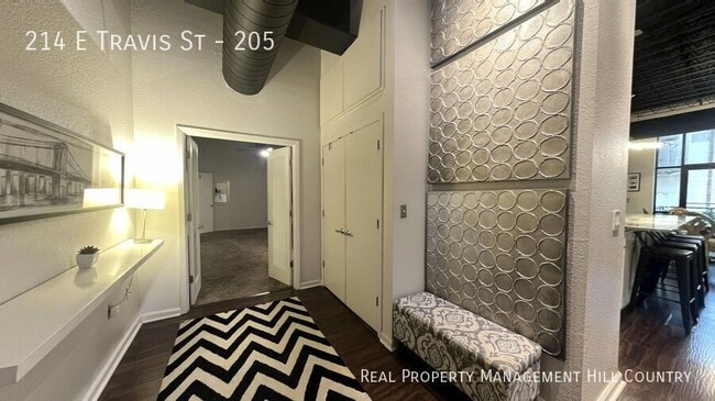 Building Photo - Modern Downtown Condo in the Heart of San ...