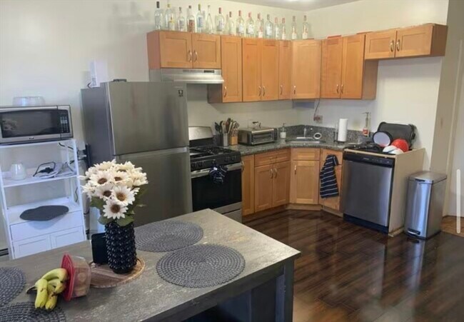 Building Photo - 1576 Tremont St