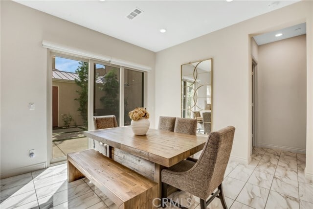 Building Photo - 783 Benchmark