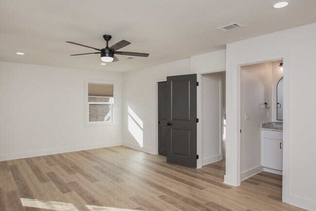 Building Photo - 2540 Hallmark Dr