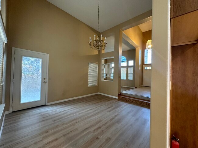 Building Photo - 42263 Valley Vista Dr