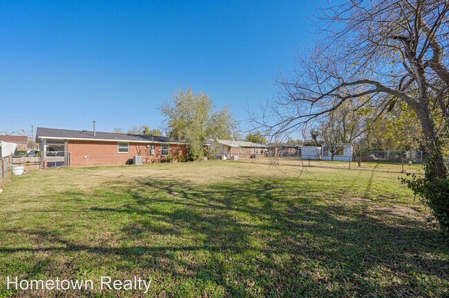 Building Photo - 3 br, 1 bath House - 4016 SE 22nd Street