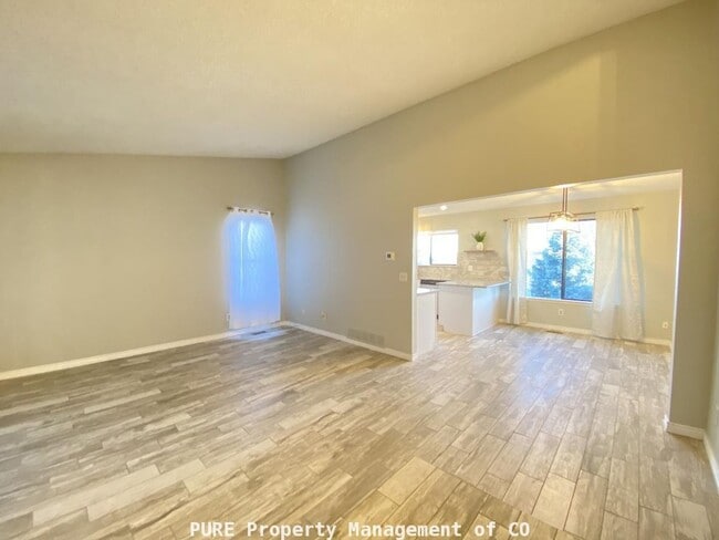 Building Photo - Large home in Highlands Ranch!! 4 bedrooms, 2 baths! 2-car garage!!