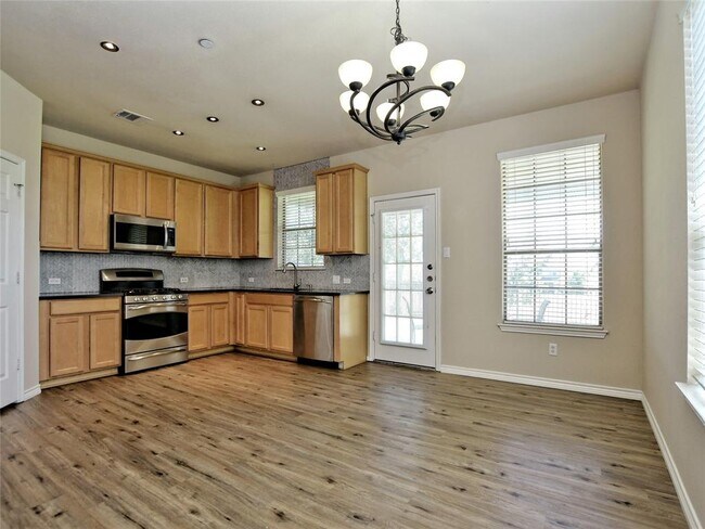 Building Photo - 9201 Brodie Ln