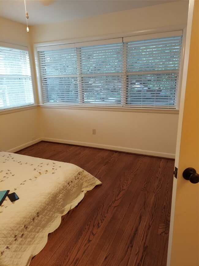 Building Photo - 2821 Eastgrove Ln