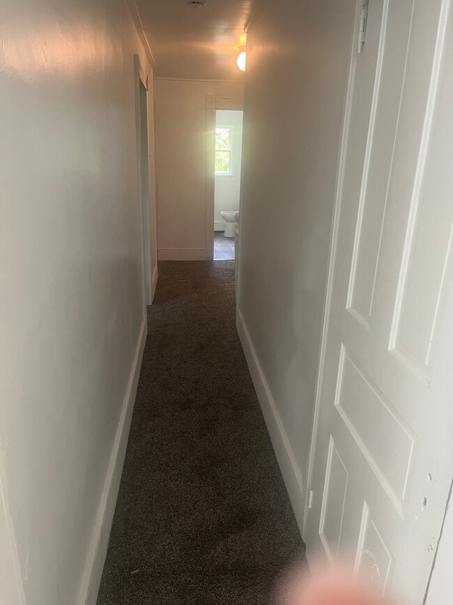 Building Photo - 206 Welles St