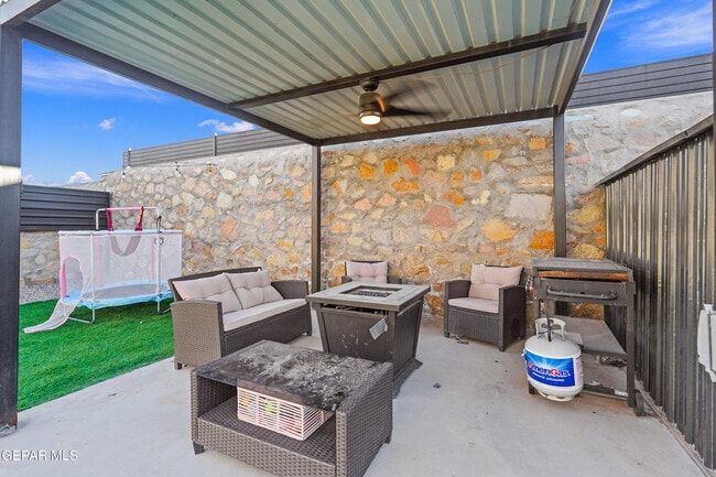 Building Photo - 14936 Tierra Haven Ave
