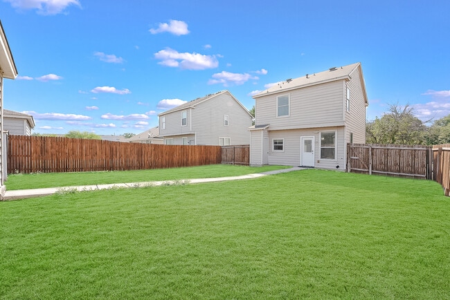 Building Photo - 6011 Midcrown Dr E