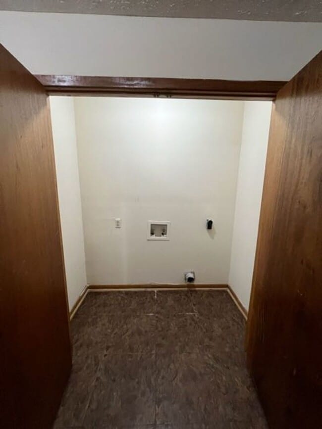 Building Photo - 642 Mitchell Ave