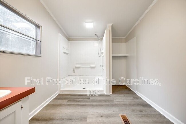 Building Photo - 128 Summerglen Dr.