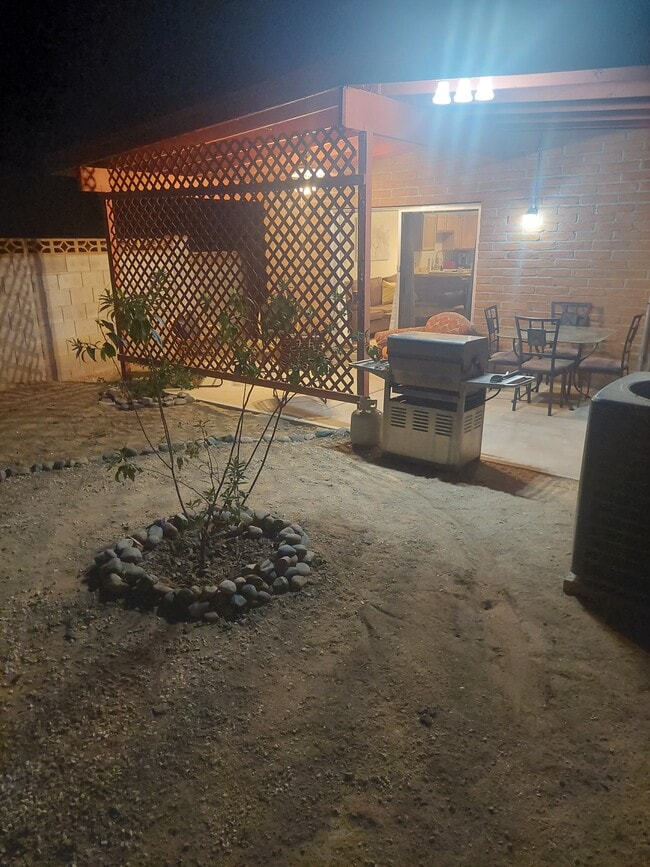 Building Photo - 9141 N Overlook Dr