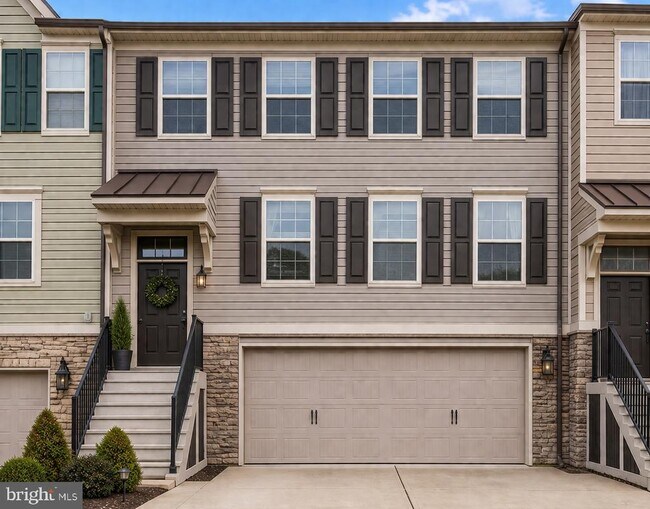 Building Photo - 484 Rowan St