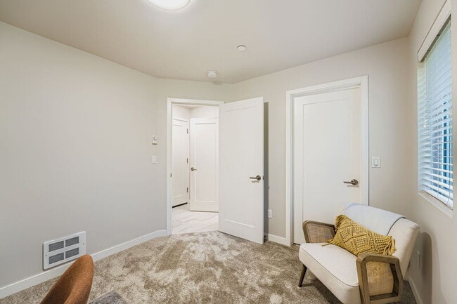 Building Photo - 1807 SW 96th Ln