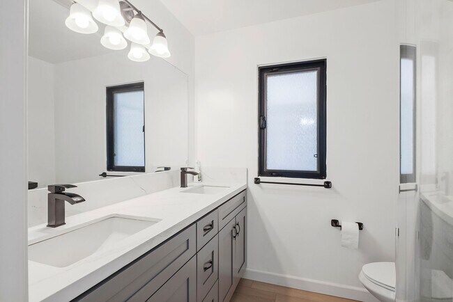 Building Photo - 5480 Ruthwood Dr