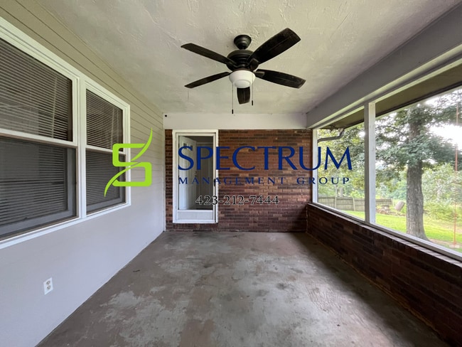 Building Photo - 723 White Oak Cir