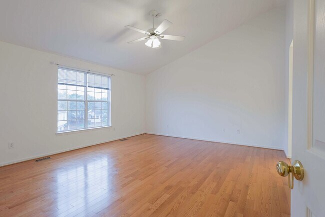 Building Photo - Beautiful 4 BR/3.5 BA Single-Family Home i...