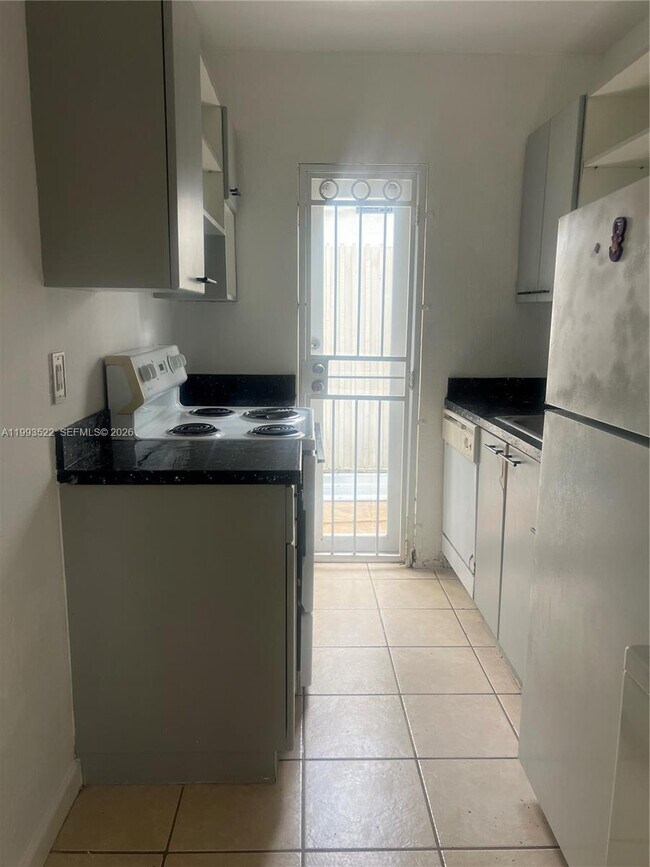 Building Photo - 3680 Oak Ave