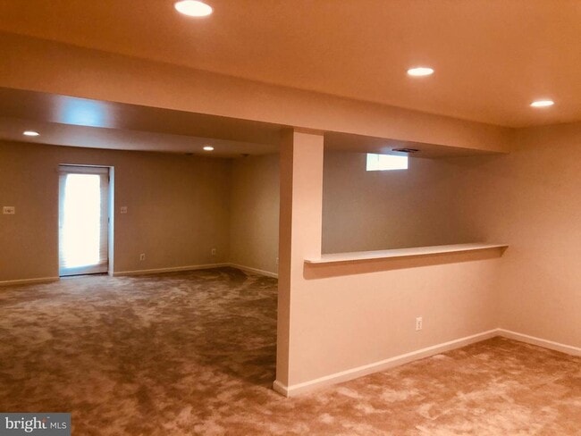 Building Photo - 33 Glen Oak Rd