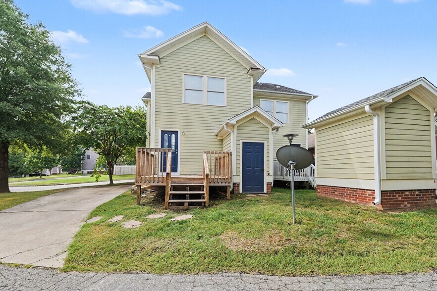 Building Photo - 2211 Charles Harshaw Ave