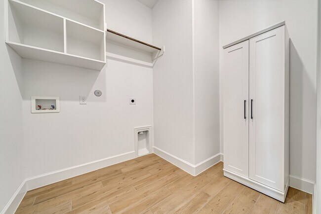 Building Photo - 210 W Netleaf Ct