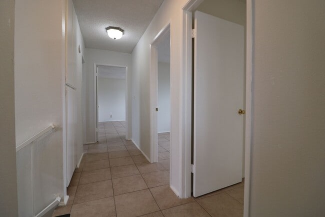 Building Photo - Two story 4/Bed, 2.5/bath  Home for Lease ...