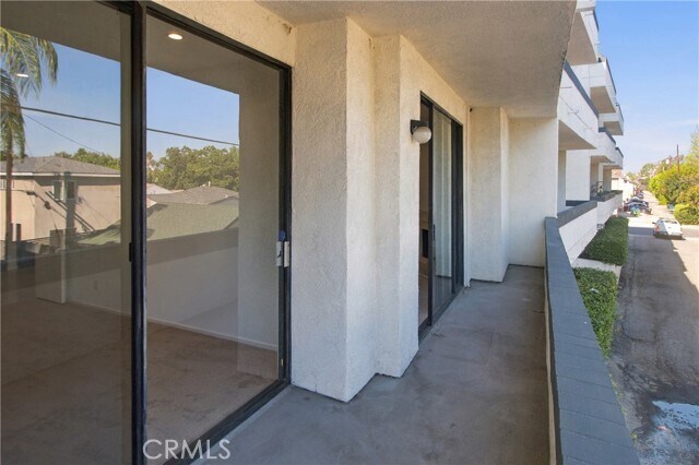 Building Photo - 14115 Moorpark St