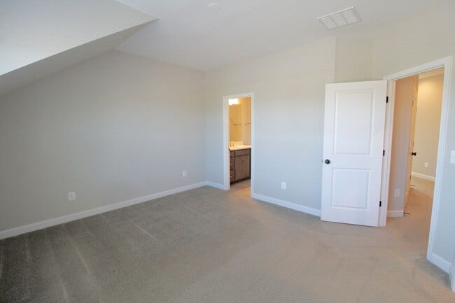 Building Photo - 3398 Monterey Dr