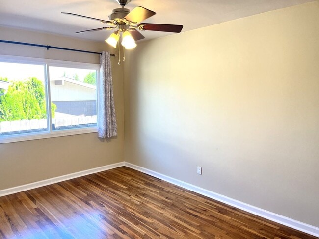 Building Photo - 5657 Barclay Ave