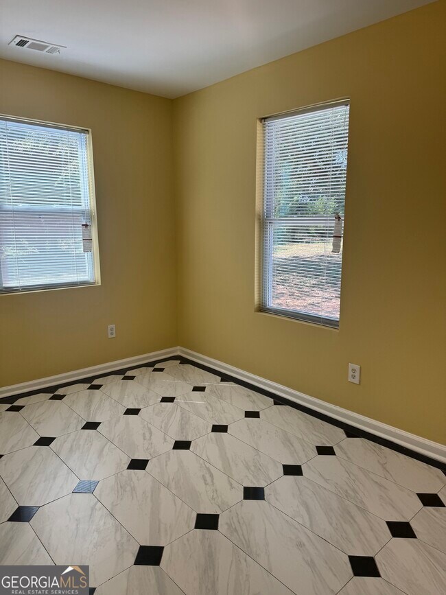 Building Photo - 400 Tunis Rd