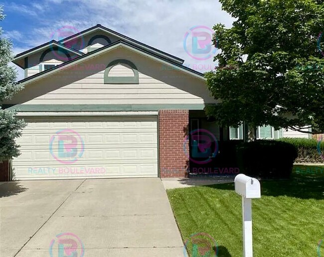 Building Photo - Spacious 4-bedroom, 3-bath home located in...