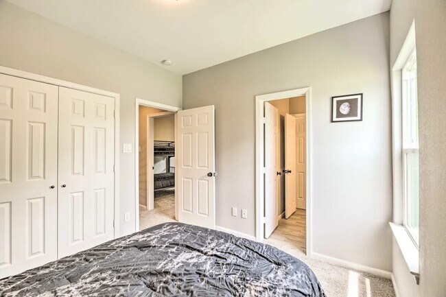 Building Photo - 4909 Sunflower St