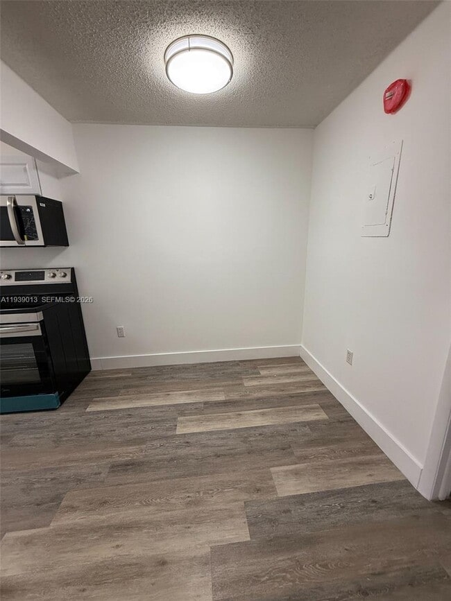 Building Photo - 415 NE 2nd St