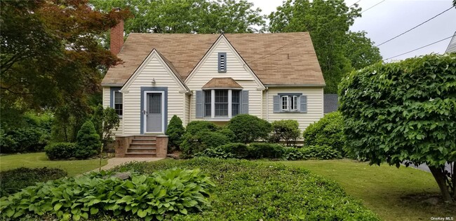 Primary Photo - 22 Hallock Ave