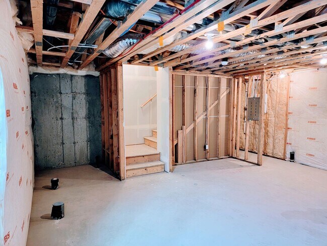 Building Photo - GET $500 OFF THE FIRST MONTHS RENT!!!