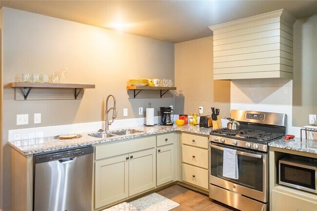 Building Photo - 301 NW F St