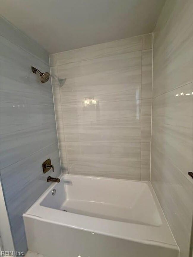 Building Photo - FOR RENT NORFOLK!!