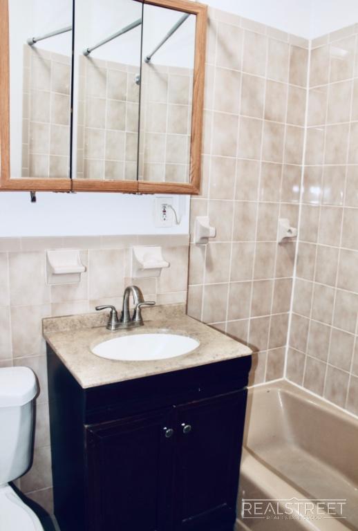 Building Photo - Newly Renovated Spacious 2BR in Heart of Park Slope