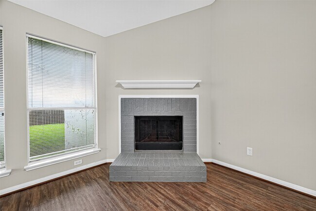 Building Photo - 17162 Summer Hollow Dr