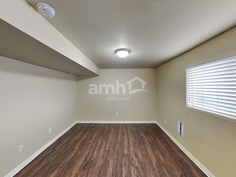 Building Photo - 2101 1630 N St