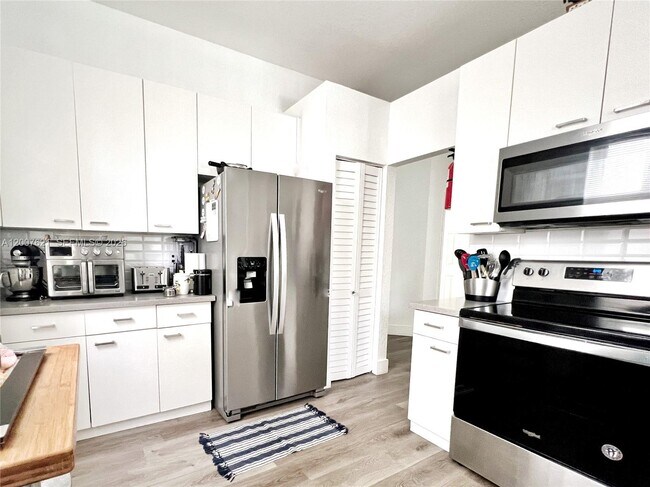 Building Photo - 1901 Cedar Ct