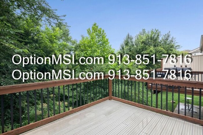 Building Photo - Townhome available in Piper schools