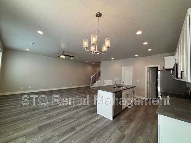 Building Photo - 867 S 4380 W